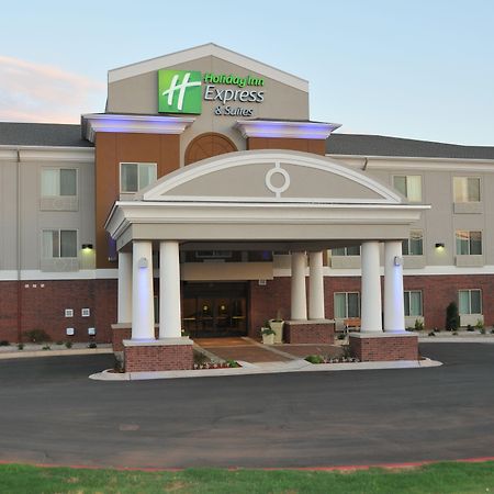 Holiday Inn Express & Suites Clinton By Ihg Exterior photo