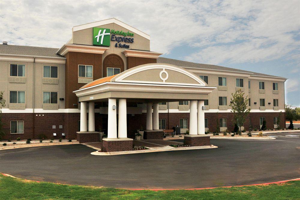 Holiday Inn Express & Suites Clinton By Ihg Exterior photo