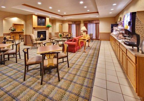 Holiday Inn Express & Suites Clinton By Ihg Exterior photo