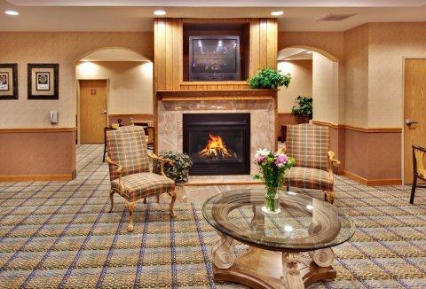 Holiday Inn Express & Suites Clinton By Ihg Exterior photo
