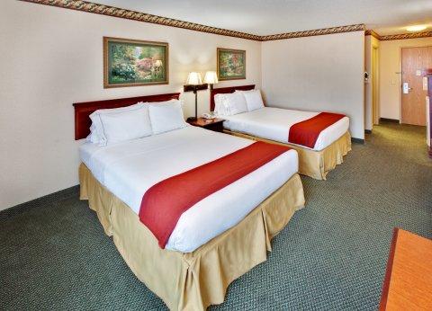 Holiday Inn Express & Suites Clinton By Ihg Exterior photo