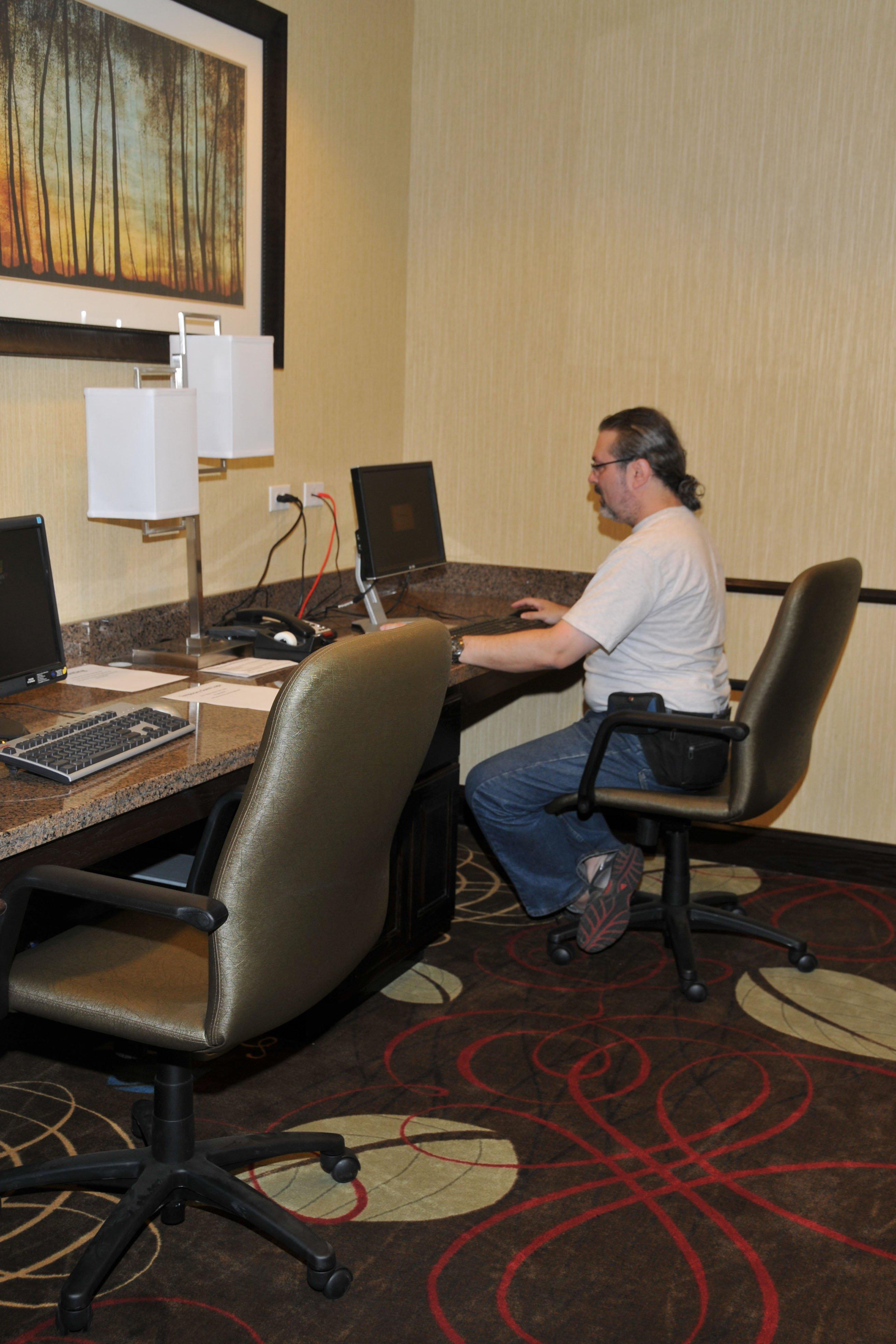 Holiday Inn Express & Suites Clinton By Ihg Amenities photo